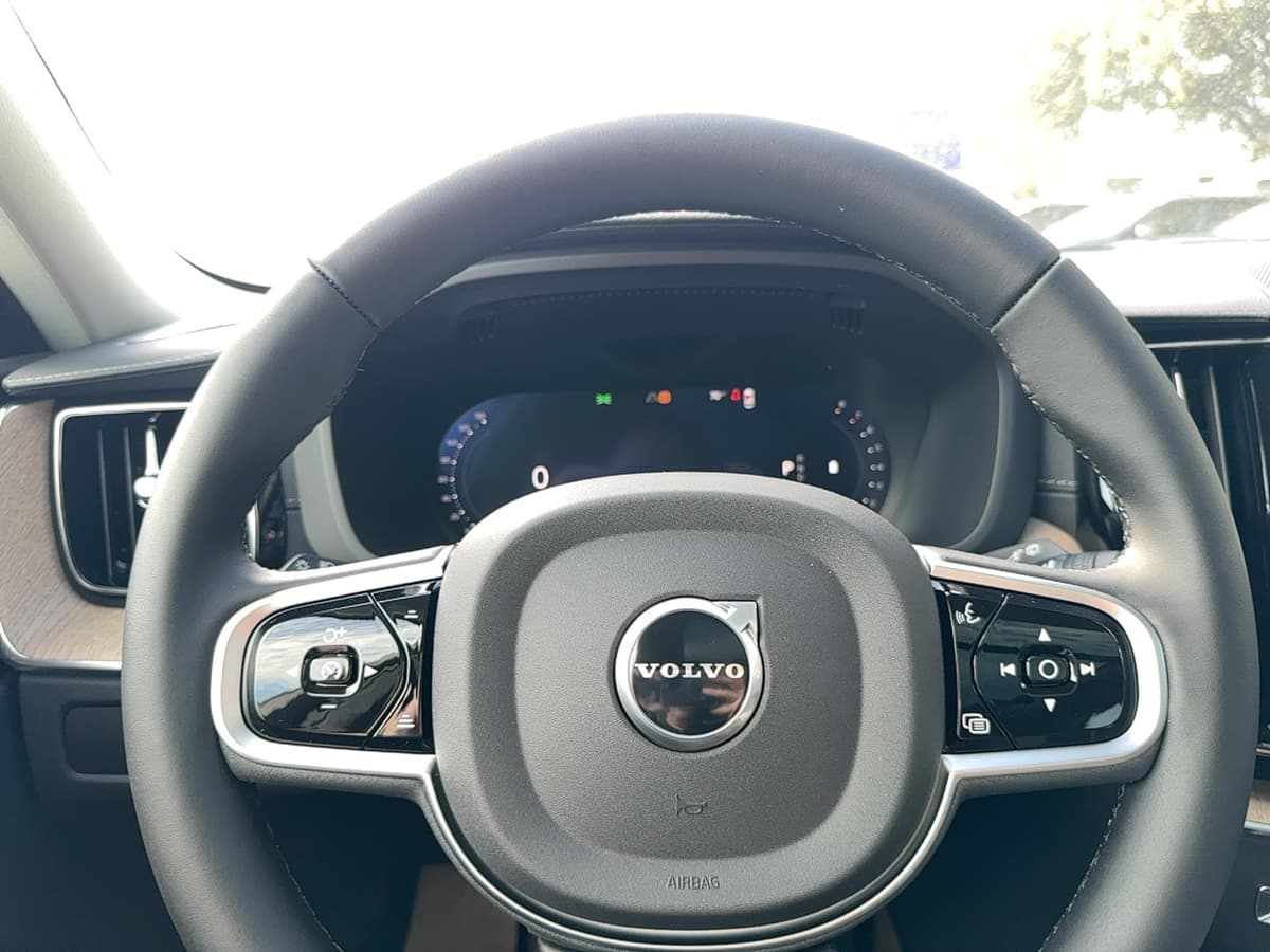 2026 Volvo XC60 - Image 19