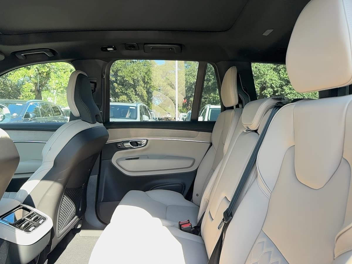 2026 Volvo XC90 - Image 13