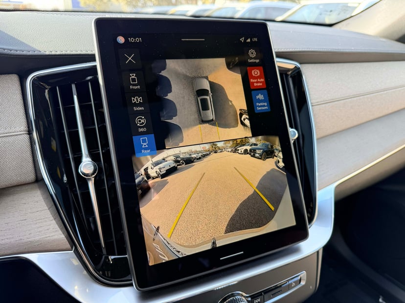 2026 Volvo XC90 plug-in hybrid - Image 23