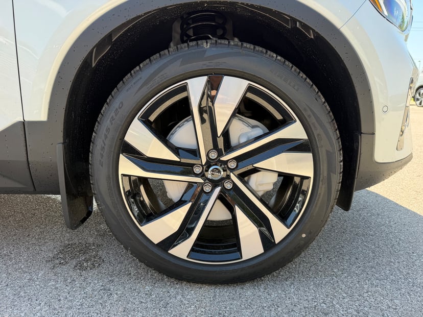 2026 Volvo XC40 - Image 7
