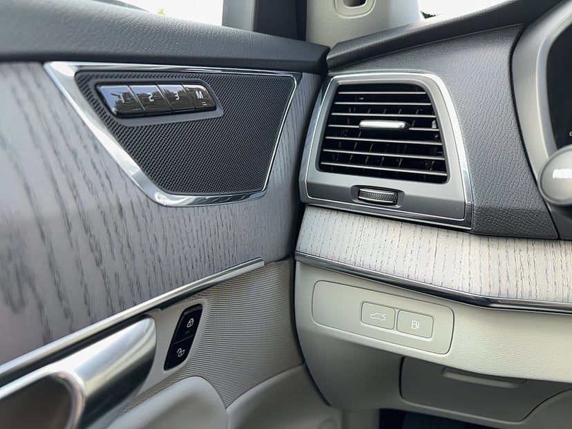 2025 Volvo XC90 plug-in hybrid - Image 17