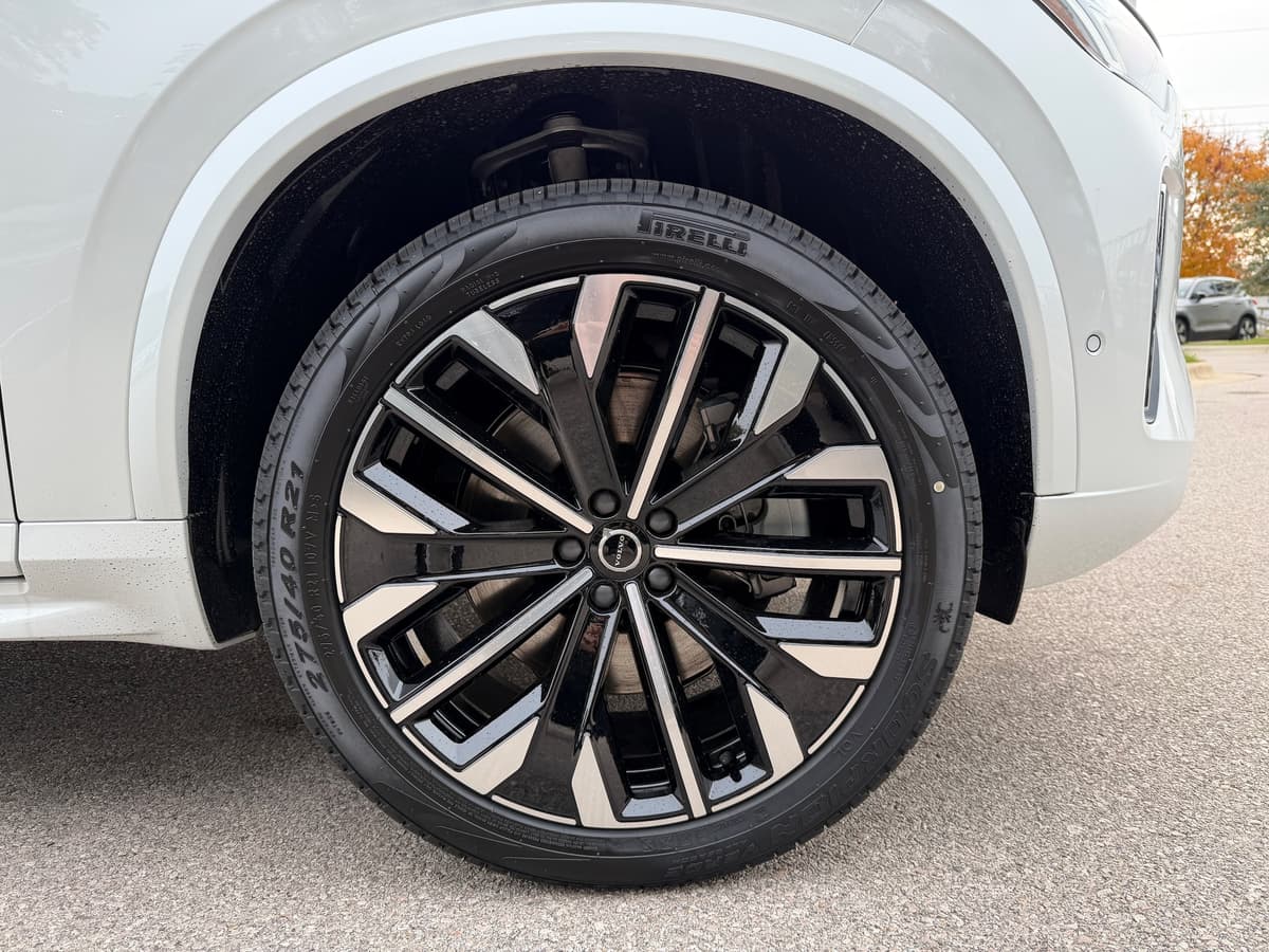 2026 Volvo XC90 plug-in hybrid - Image 7