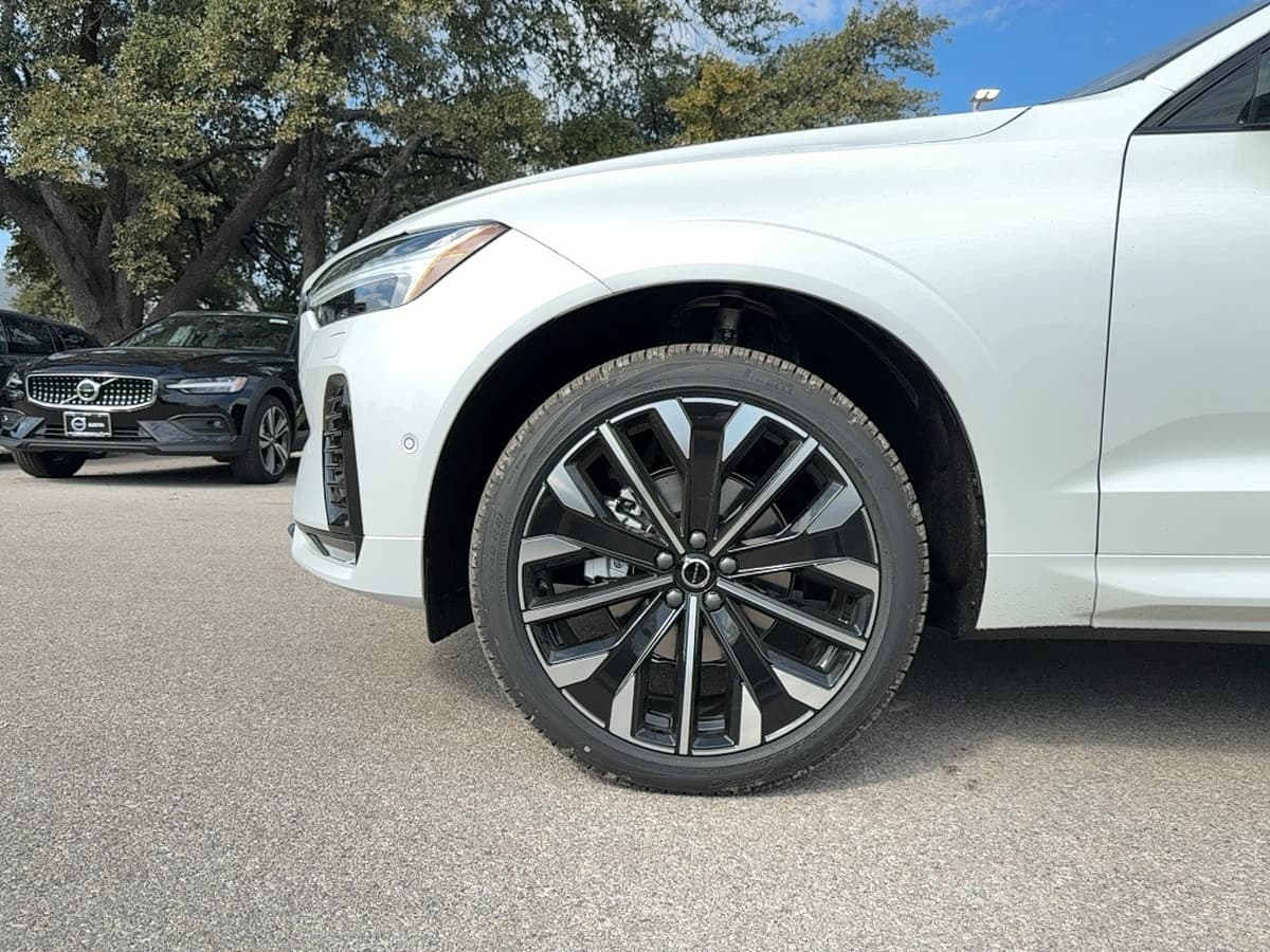 2026 Volvo XC60 - Image 9