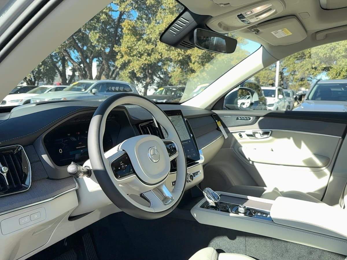 2026 Volvo XC90 plug-in hybrid - Image 11