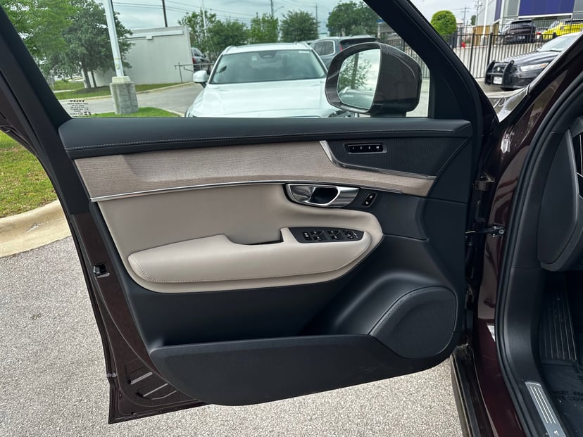 2025 Volvo XC90 - Image 16