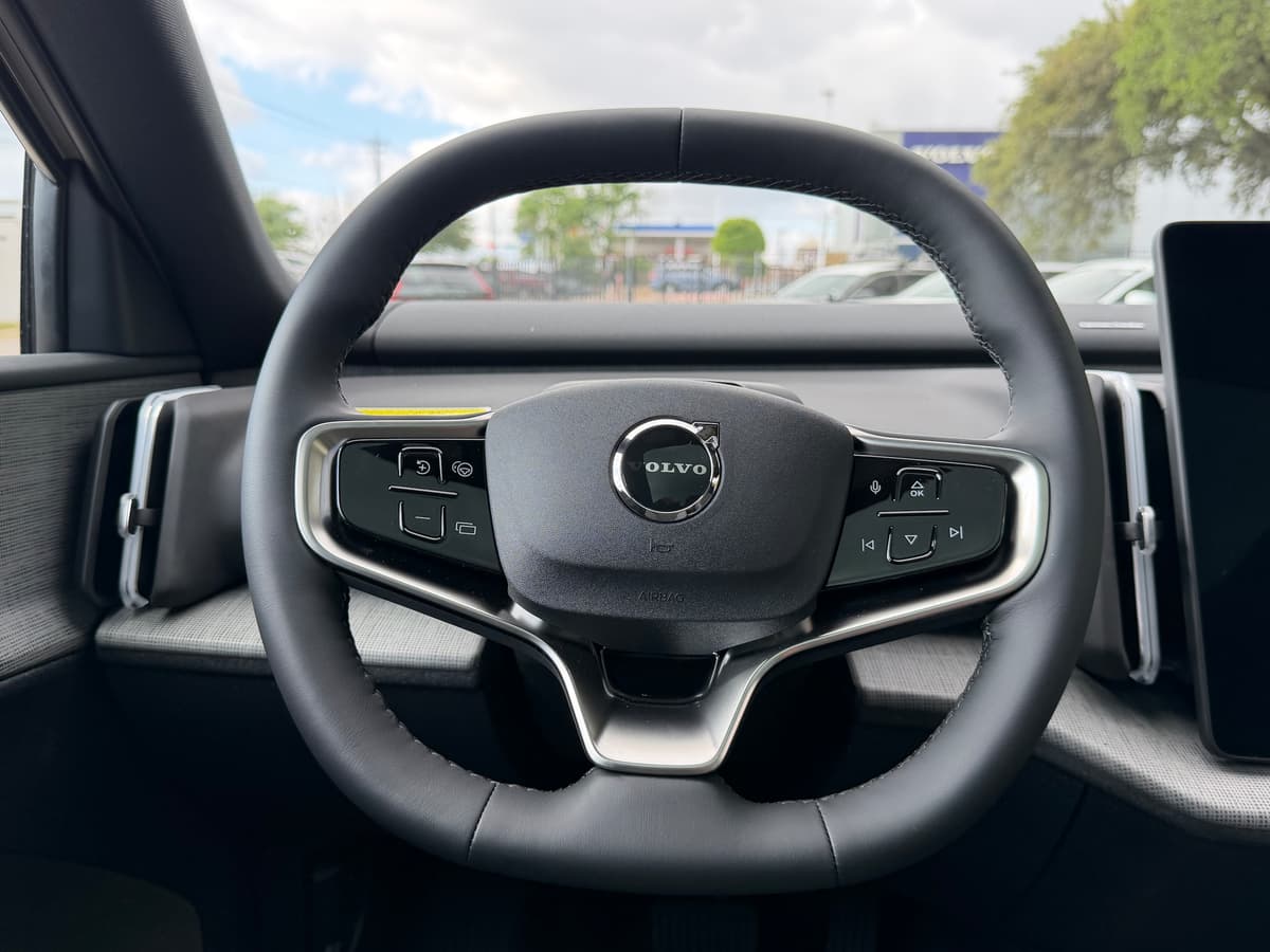 2026 Volvo EX30 - Image 14