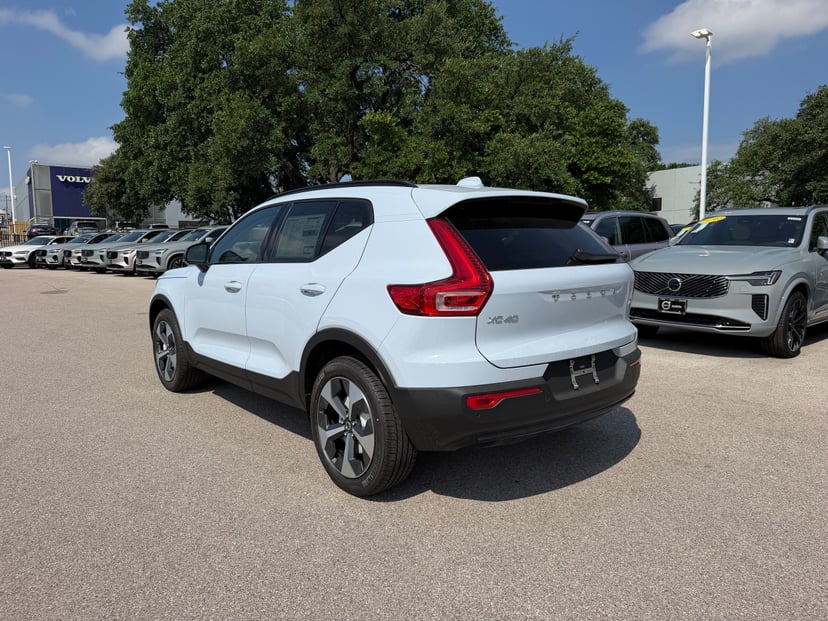 2026 Volvo XC40 - Image 3