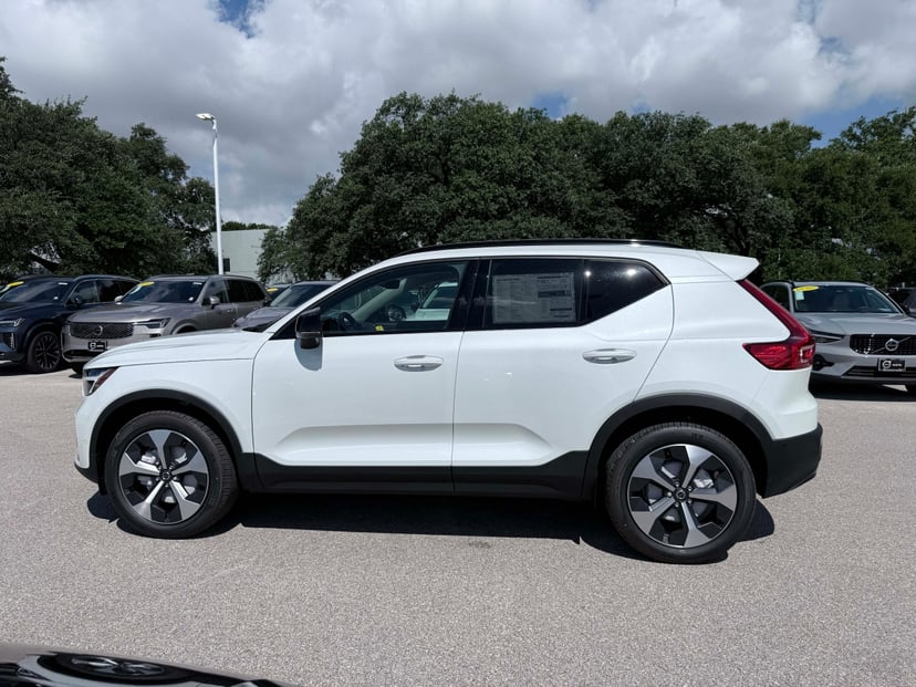 2026 Volvo XC40 - Image 2