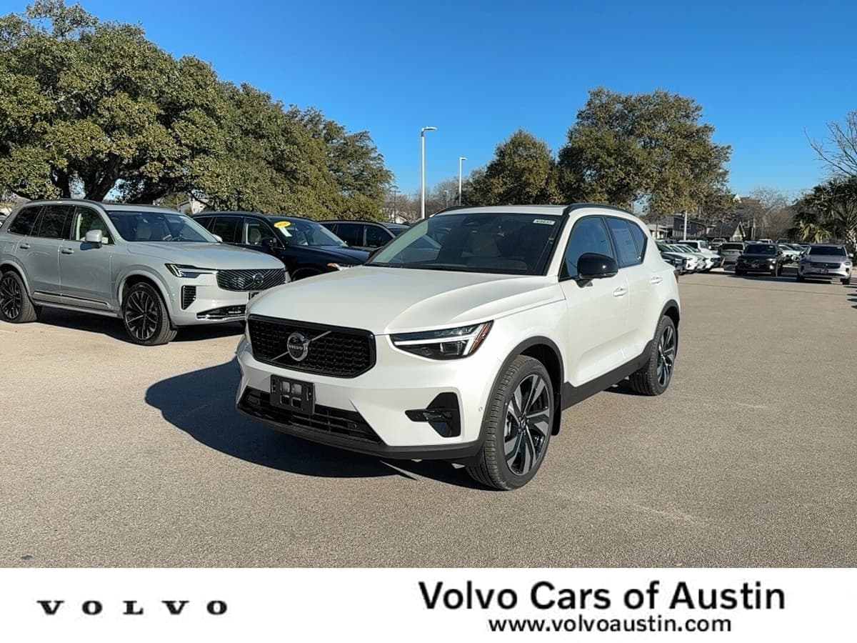 2026 Volvo XC40 - Image 1