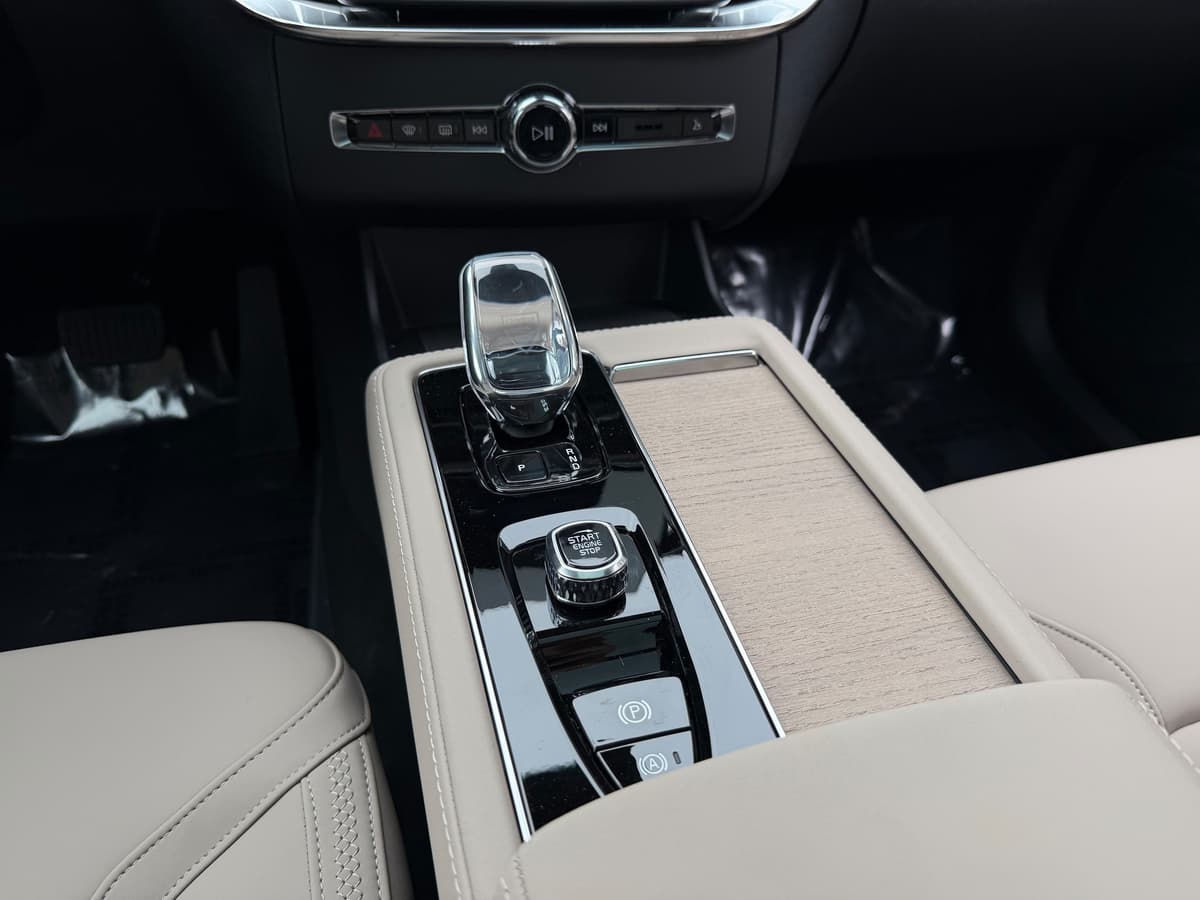 2026 Volvo XC90 - Image 14