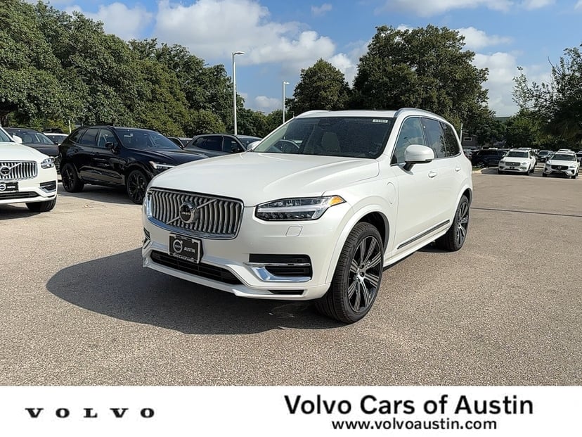2025 Volvo XC90 plug-in hybrid - Image 2