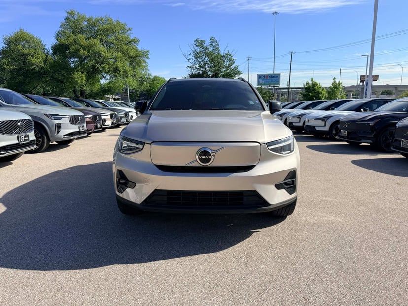 2023 Volvo XC40 Recharge Pure Electric - Image 7