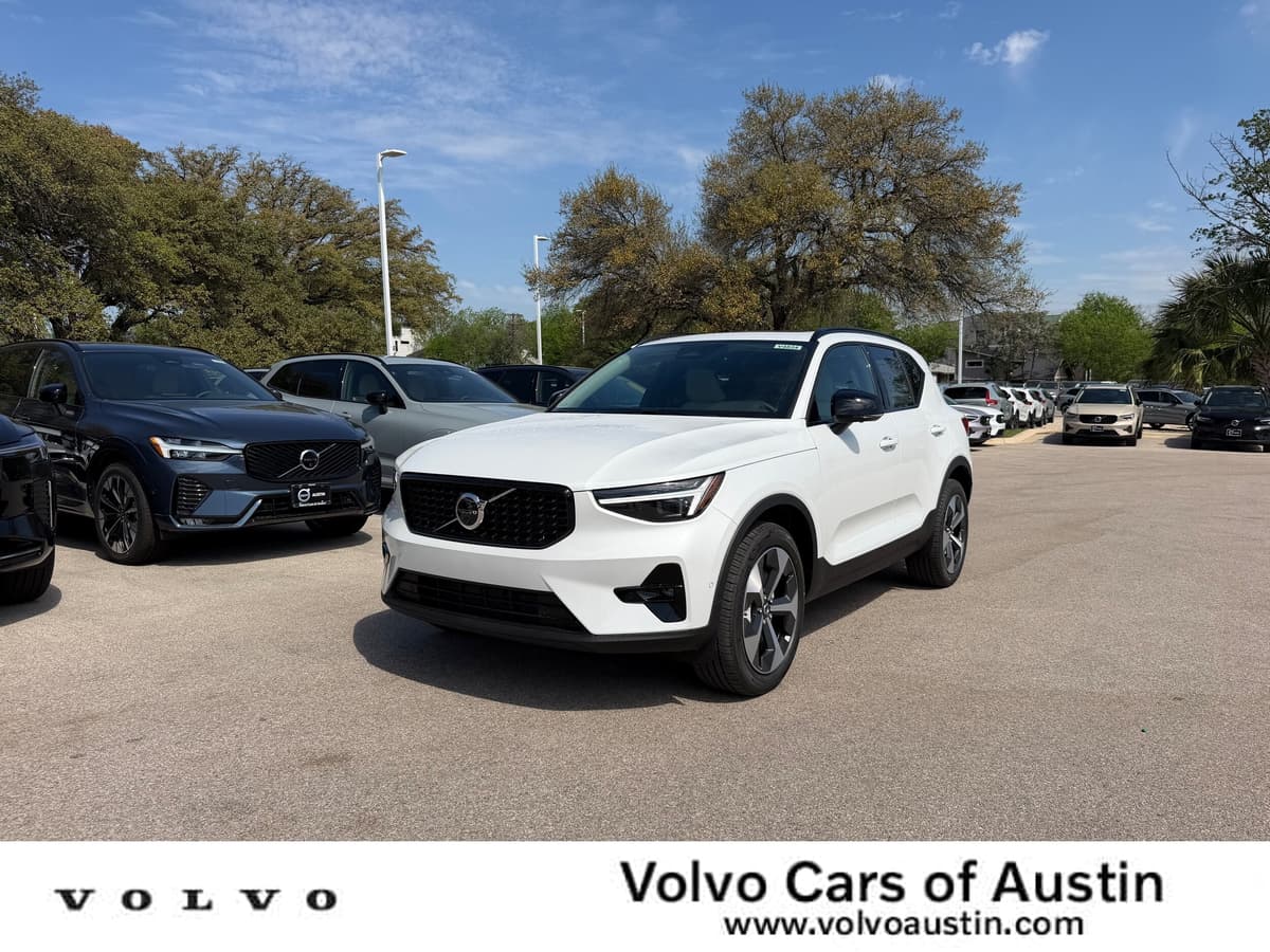 2026 Volvo XC40 - Image 1