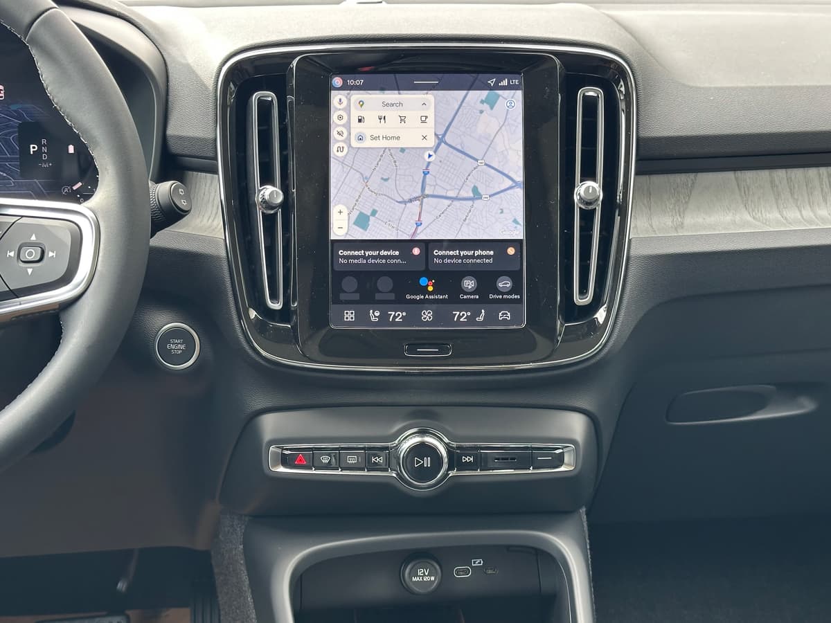 2026 Volvo XC40 - Image 12