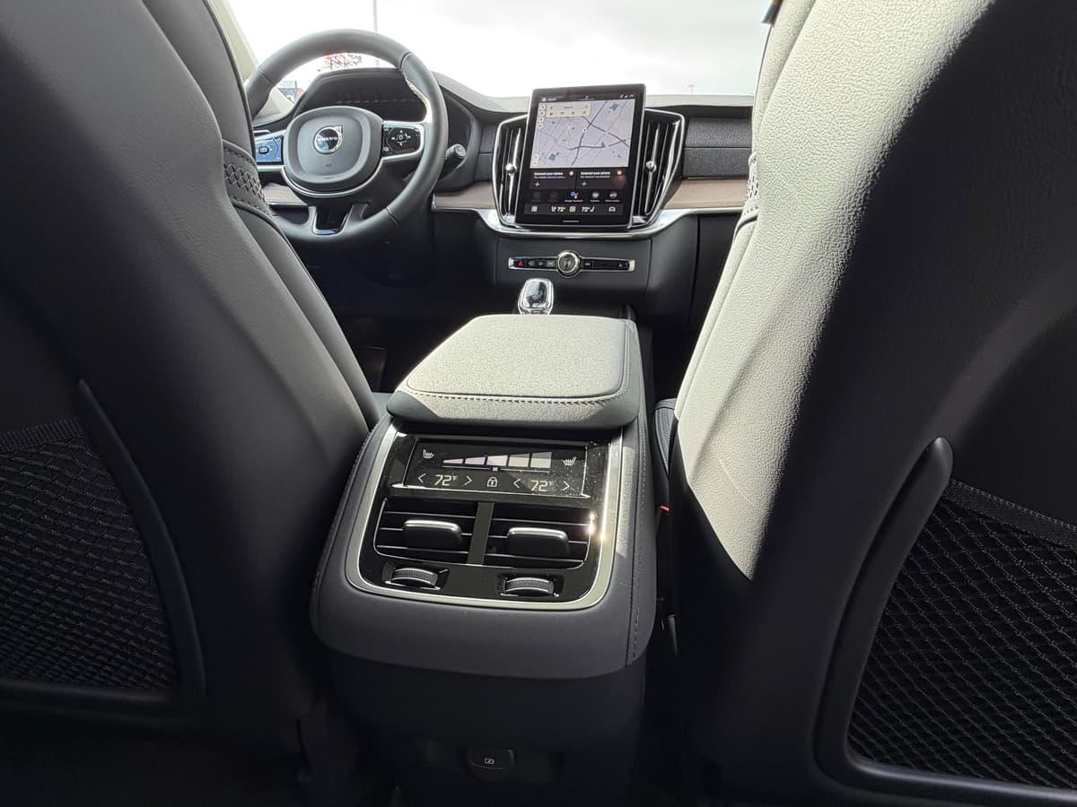 2026 Volvo XC90 - Image 12