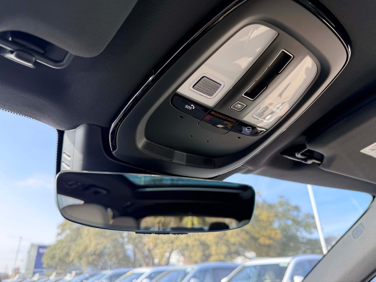 2026 Volvo XC90 plug-in hybrid - Image 25