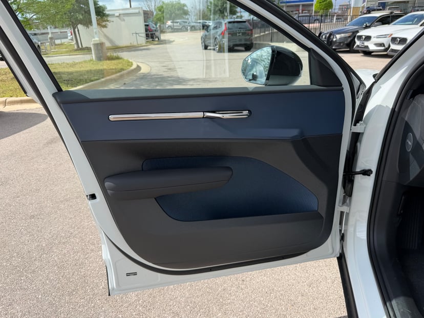 2026 Volvo EX30 - Image 16
