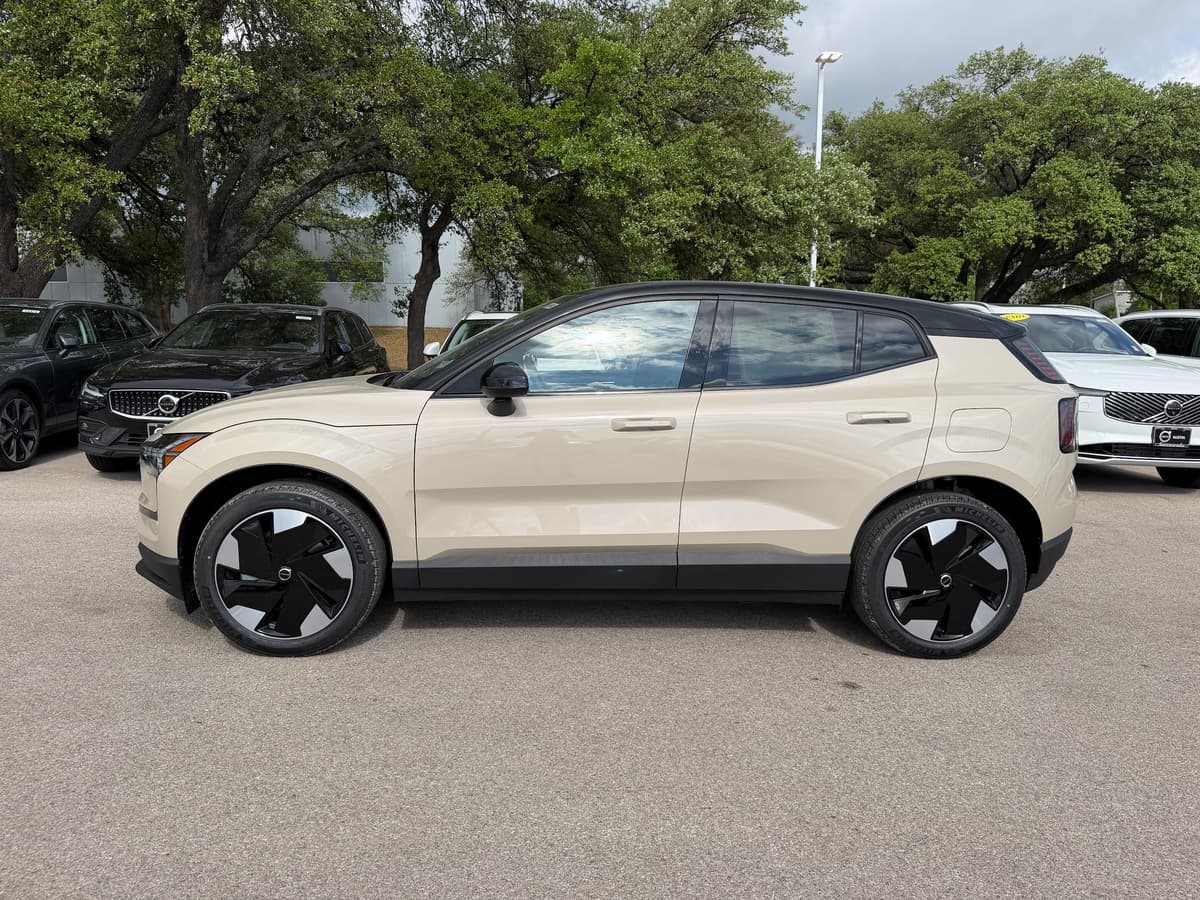 2026 Volvo EX30 - Image 3