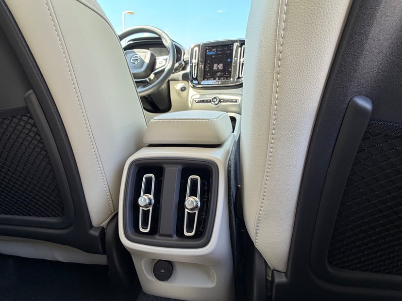 2026 Volvo XC40 - Image 11