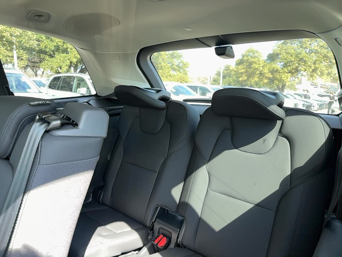 2026 Volvo XC90 plug-in hybrid - Image 16