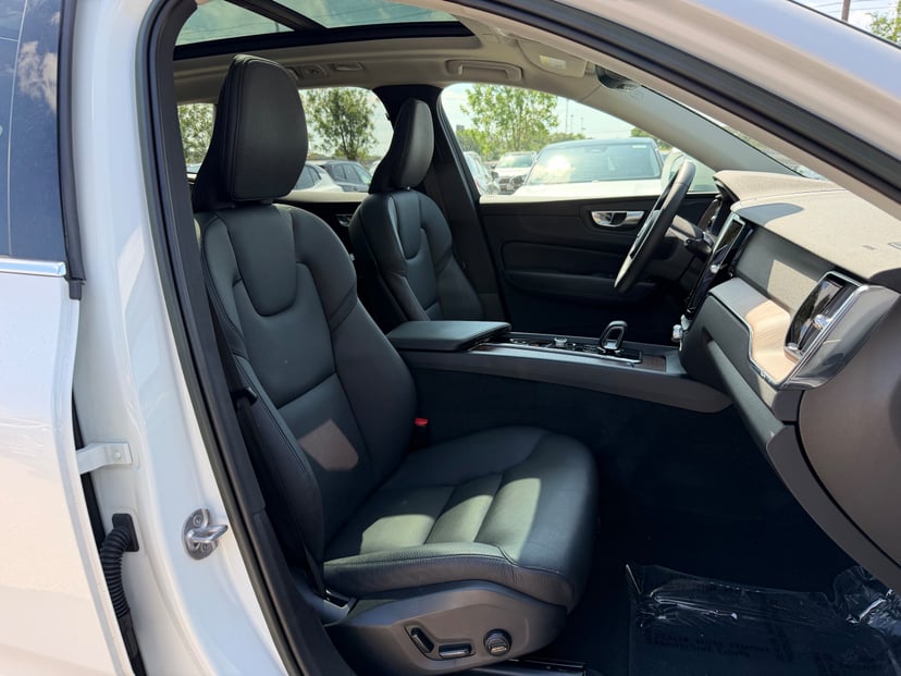2023 Volvo XC60 - Image 9