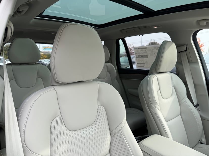 2026 Volvo XC90 plug-in hybrid - Image 8