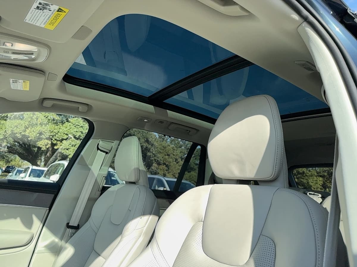 2026 Volvo XC90 - Image 12