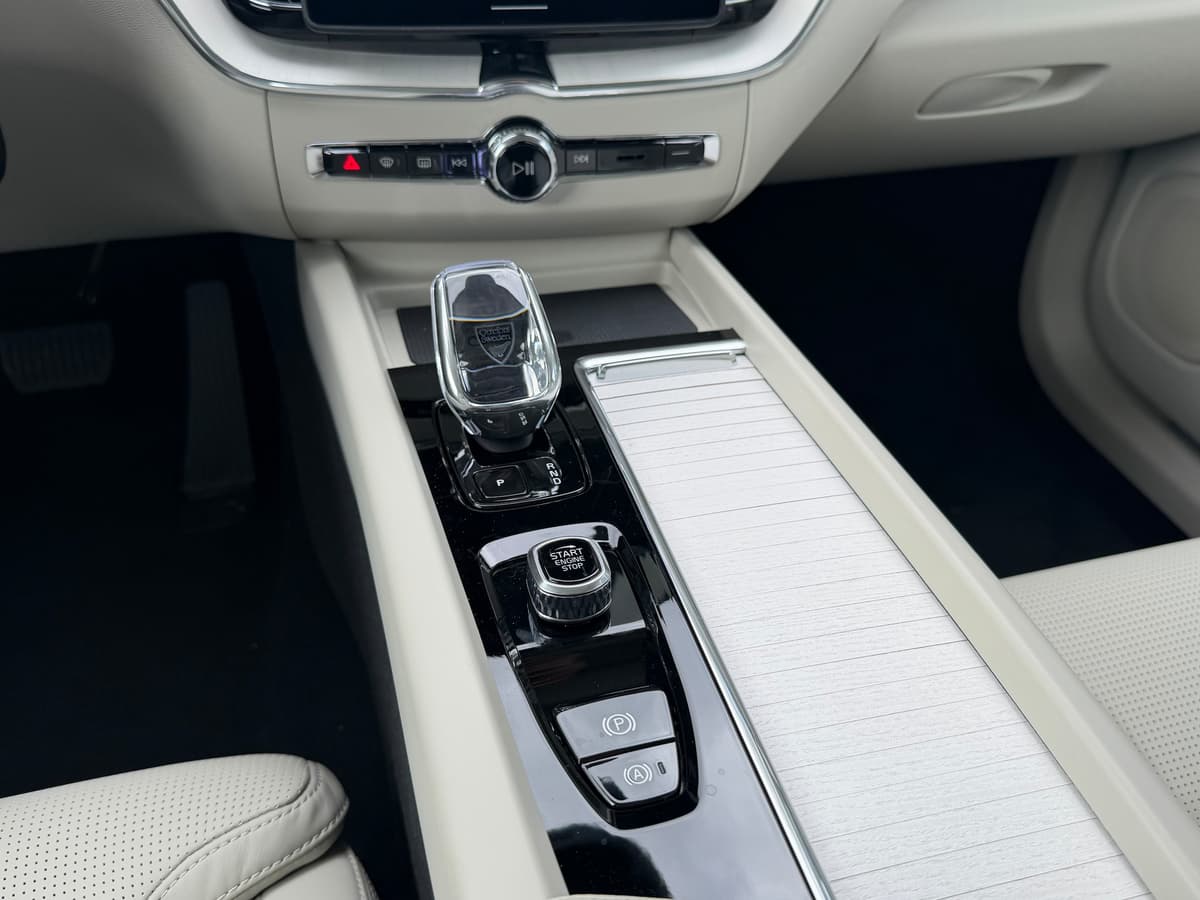 2026 Volvo XC60 - Image 13