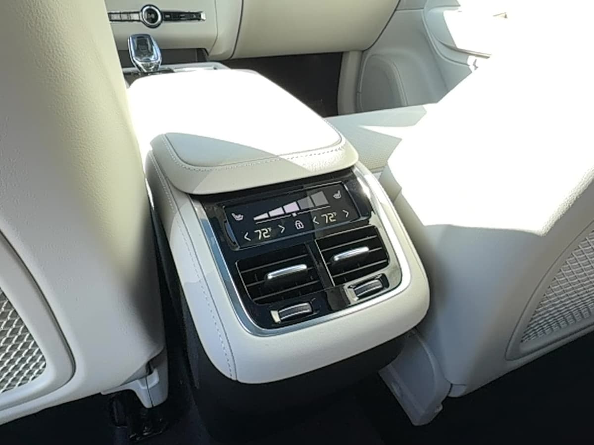 2026 Volvo XC90 - Image 17