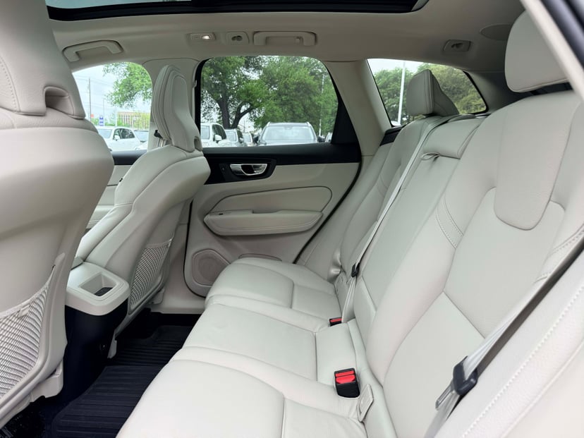 2023 Volvo XC60 - Image 11