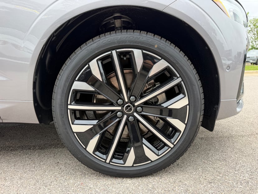 2026 Volvo XC60 - Image 3