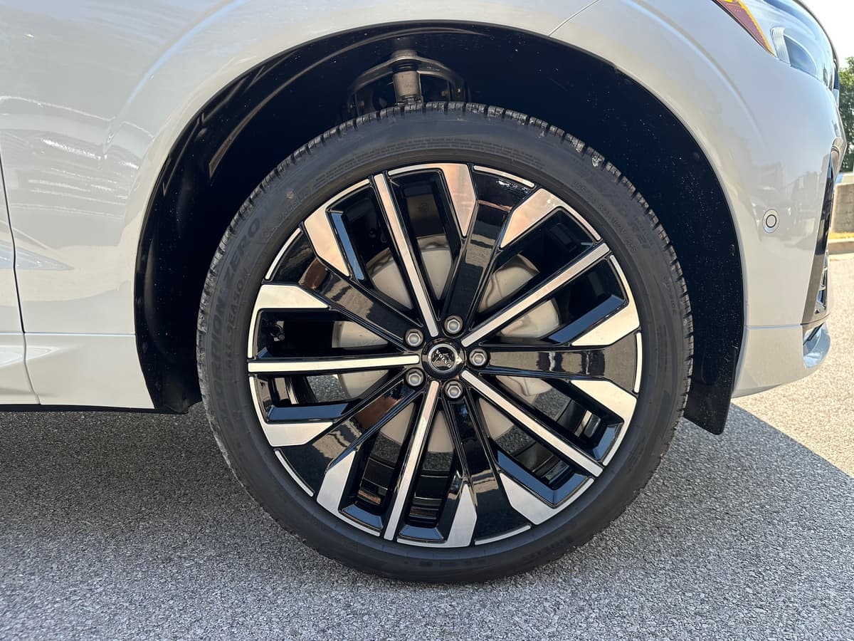2026 Volvo XC60 - Image 7