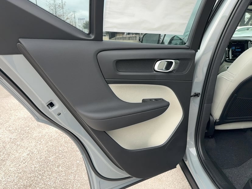 2026 Volvo XC40 - Image 15