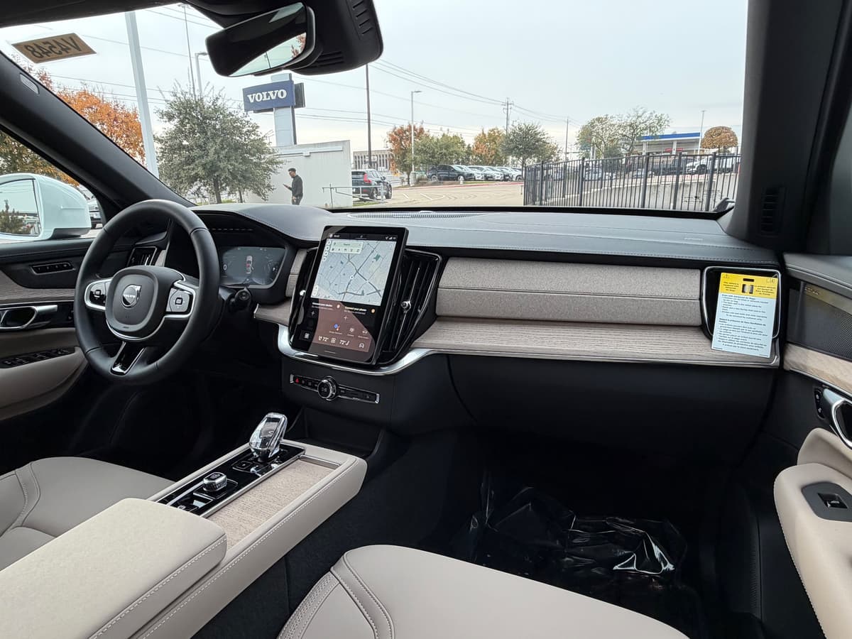 2026 Volvo XC90 plug-in hybrid - Image 11