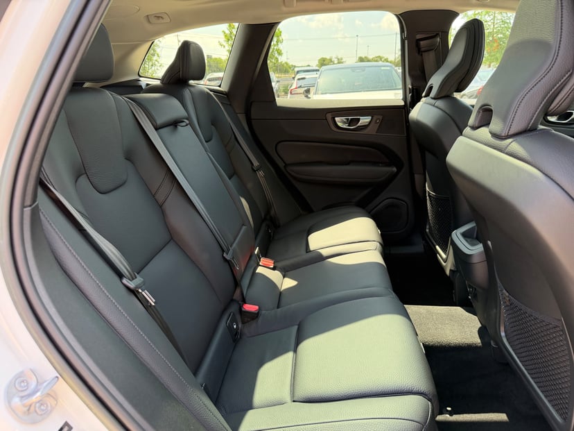 2023 Volvo XC60 - Image 11