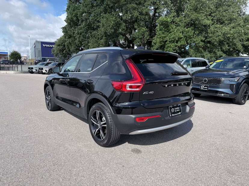 2025 Volvo XC40 - Image 3