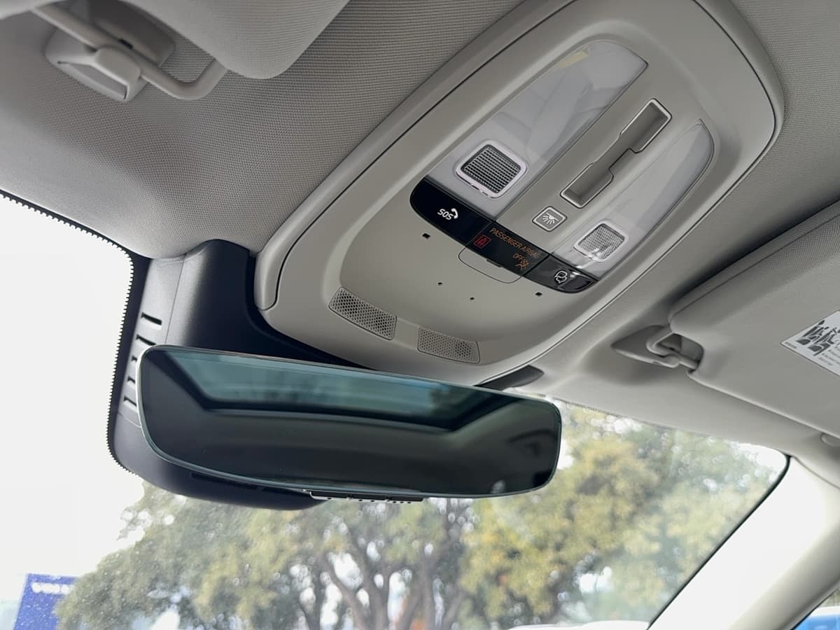 2026 Volvo XC90 plug-in hybrid - Image 23