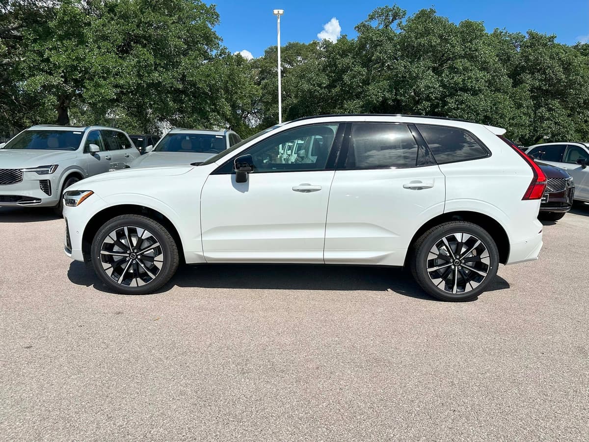2026 Volvo XC60 - Image 3