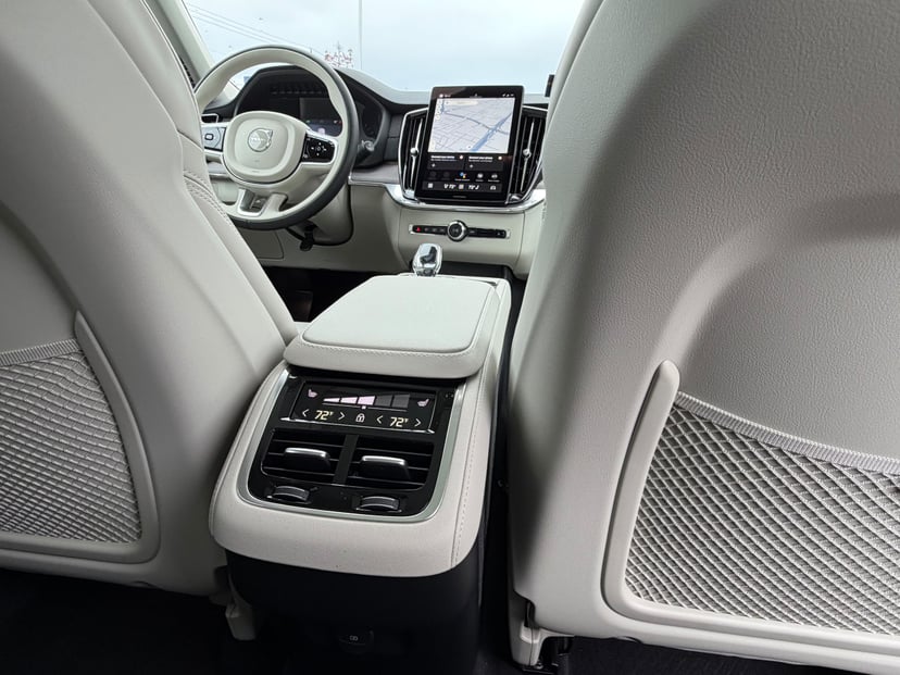 2026 Volvo XC90 - Image 11