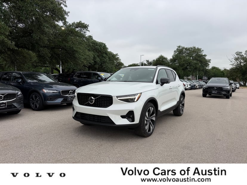 2026 Volvo XC40 - Image 2