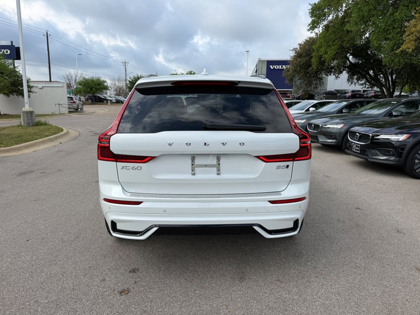 2026 Volvo XC60 - Image 4