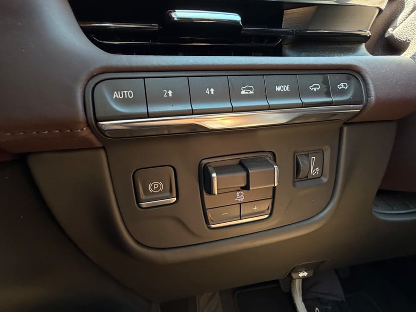 2024 CADILLAC Escalade - Image 23