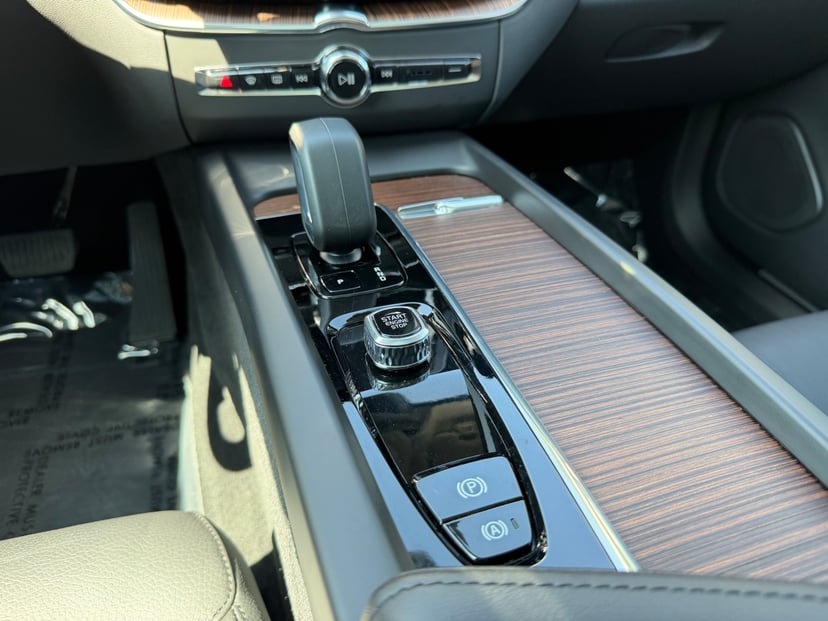 2023 Volvo XC60 - Image 15