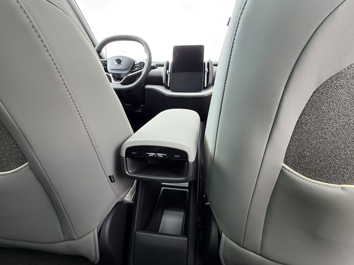 2026 Volvo EX30 - Image 11