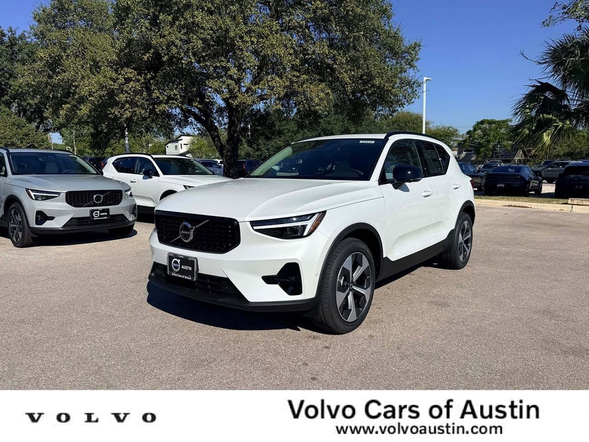 2026 Volvo XC40 - Image 1