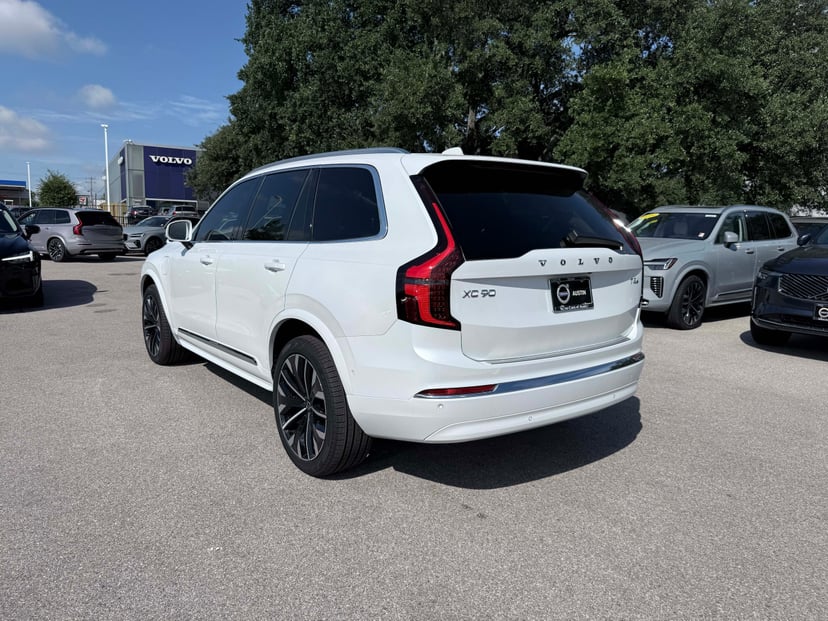 2026 Volvo XC90 plug-in hybrid - Image 3