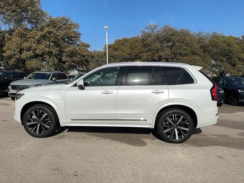 2025 Volvo XC90 plug-in hybrid - Image 3