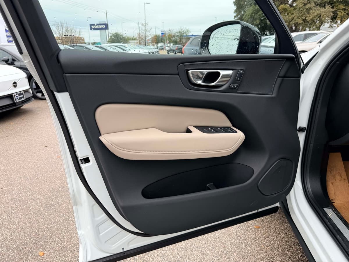 2026 Volvo XC60 - Image 11