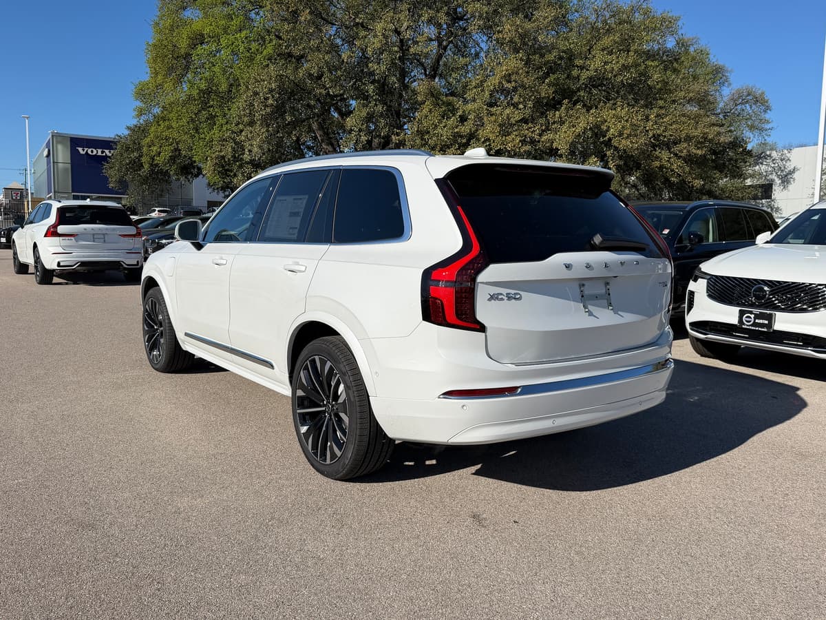 2026 Volvo XC90 plug-in hybrid - Image 4