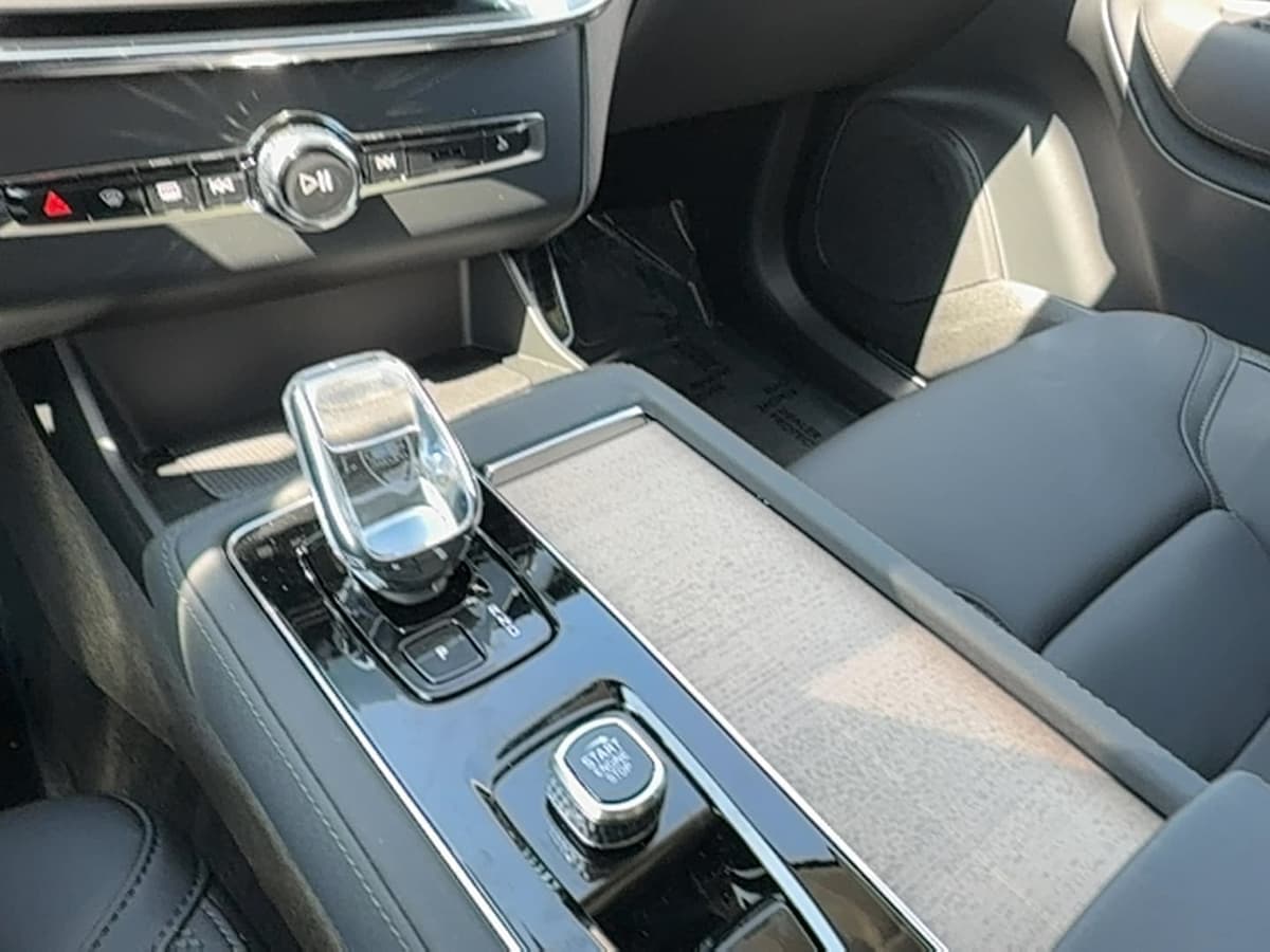 2025 Volvo XC90 - Image 24